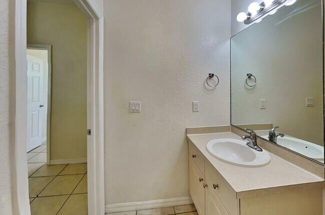 Foto del edificio - 17364 Barbara Dr