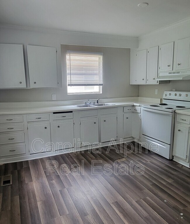 Foto del edificio - 17 Meadowview Ave SW