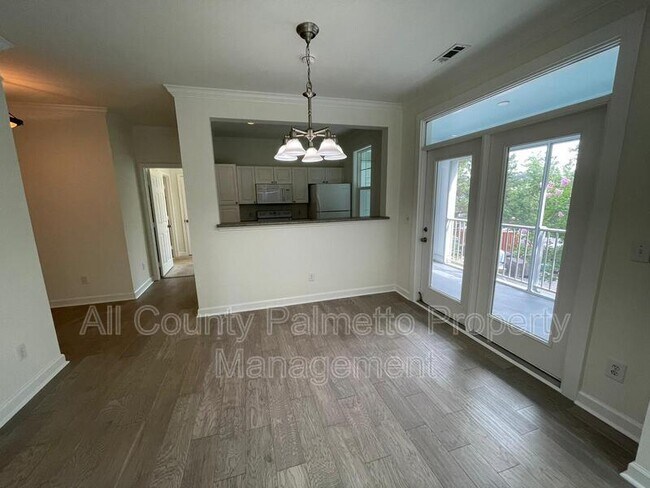Foto del edificio - 130 River Landing Dr