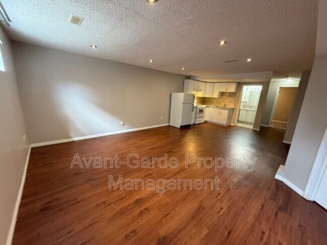 Photo du bâtiment - 11635-1111a 111a Ave NW