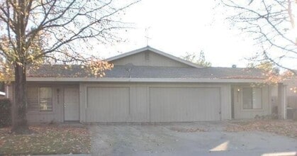 Building Photo - 4920 Saddlerock Way