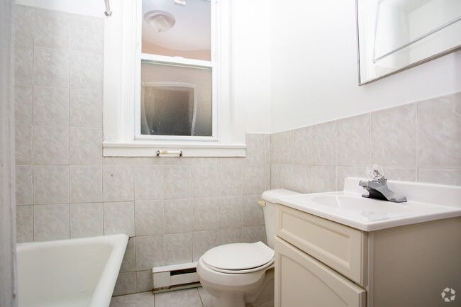 Bathroom - King's Manor Apartments