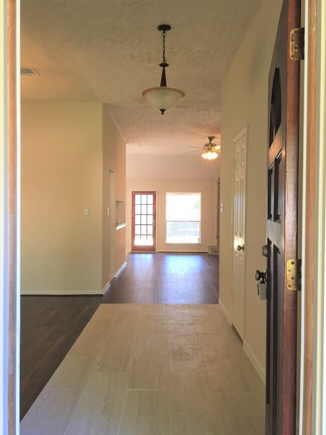 Foto del edificio - 3318 Kempwood Dr