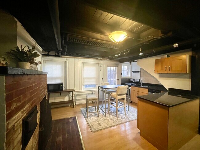 Foto del edificio - 8 Champney Pl