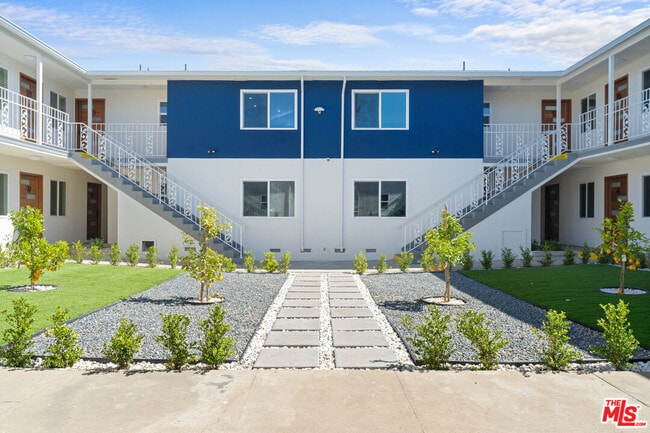 Building Photo - 420 S Sepulveda Blvd
