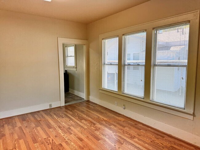 Foto del edificio - 1825-1811 11th St