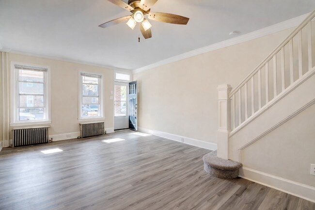 Building Photo - 1909 W 8th St