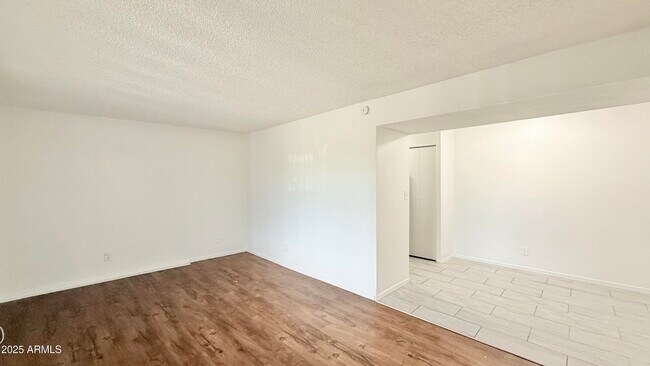 Foto del edificio - 2415 W Hazelwood St