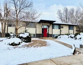 Front of the building - 4710 Scenic Cir
