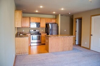 Building Photo - 2877 W Hillshire Dr