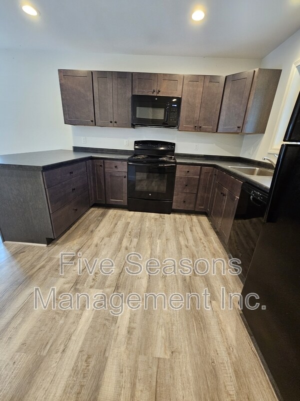 Building Photo - 222 Vermont 15 - 222 B