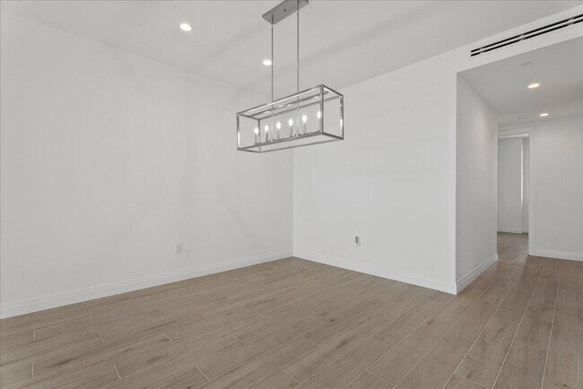 Building Photo - 325 Golden Gate Point