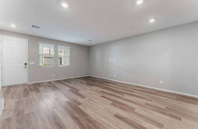 Building Photo - Modern Townhome in Gated Summerlin Community!