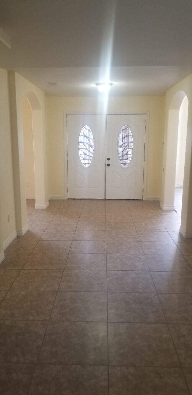 Building Photo - 5225 Tokay St