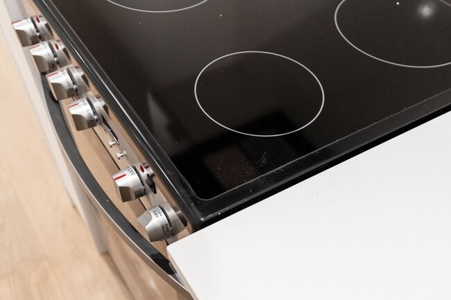 Building Photo - 150 The Donway W