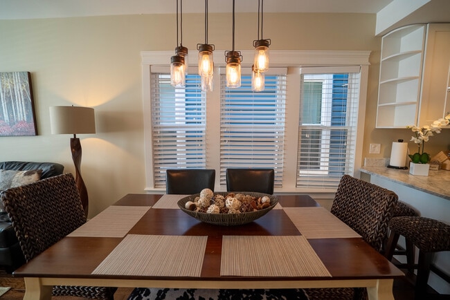 Building Photo - 3538 N Hamilton Ave