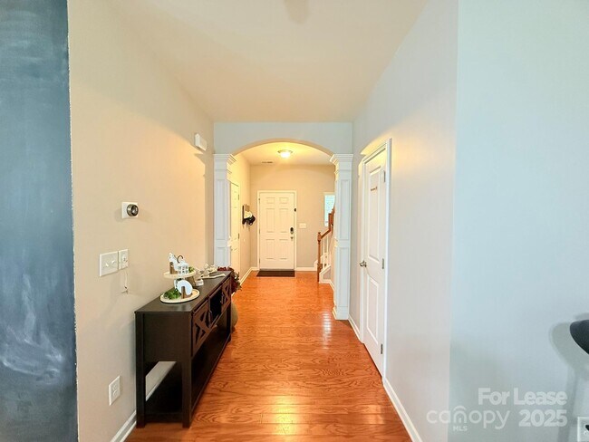 Foto del edificio - 923 Rook Rd