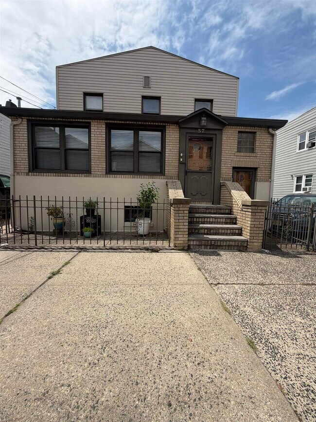 Building Photo - 57 Wales Ave