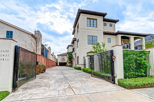 Foto del edificio - 2429 Potomac Dr