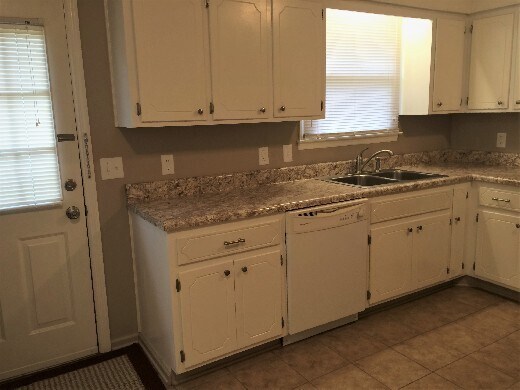 Building Photo - Duplex 2bdrm Hermitage, convenient locat