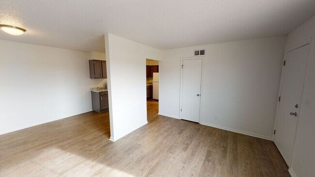 Building Photo - 209 SW Linden St