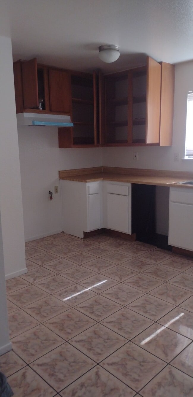 Building Photo - 1022 E Avenue Q3