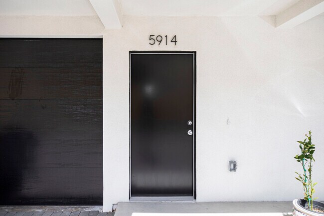 Building Photo - 5914 Tujunga Ave