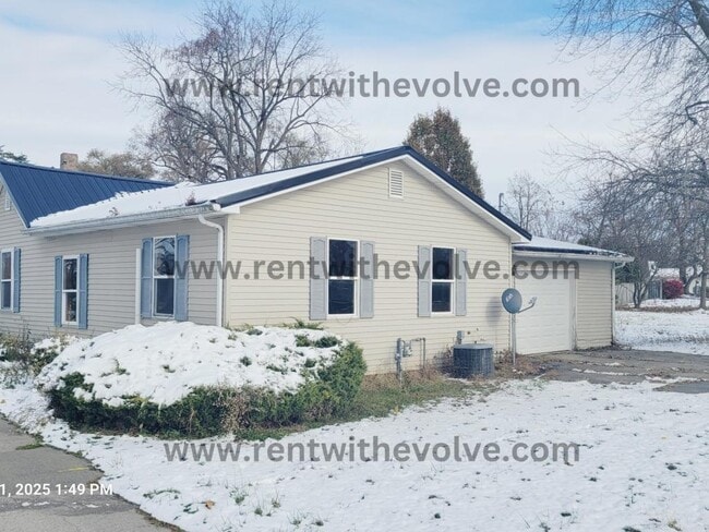 Foto del edificio - 337 S Indiana St