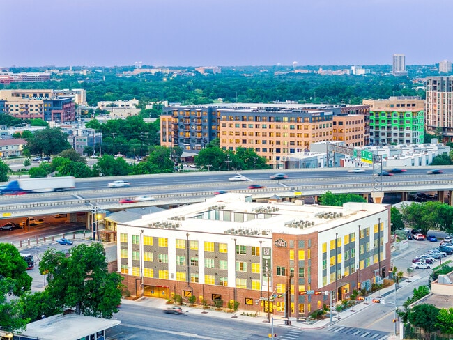 Modern Tobin Hill apartments near the Pearl District in San Antonio