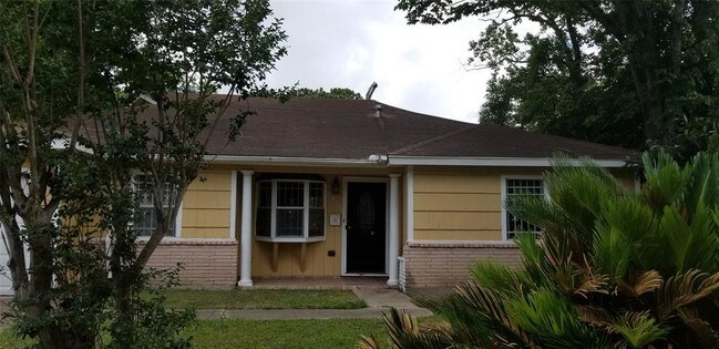Building Photo - 3935 Southlawn St