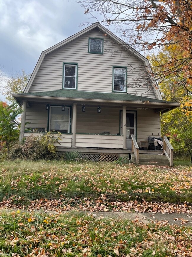 Building Photo - 125 Perry St