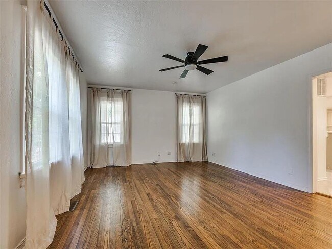 Foto del edificio - 1017 McFarland St