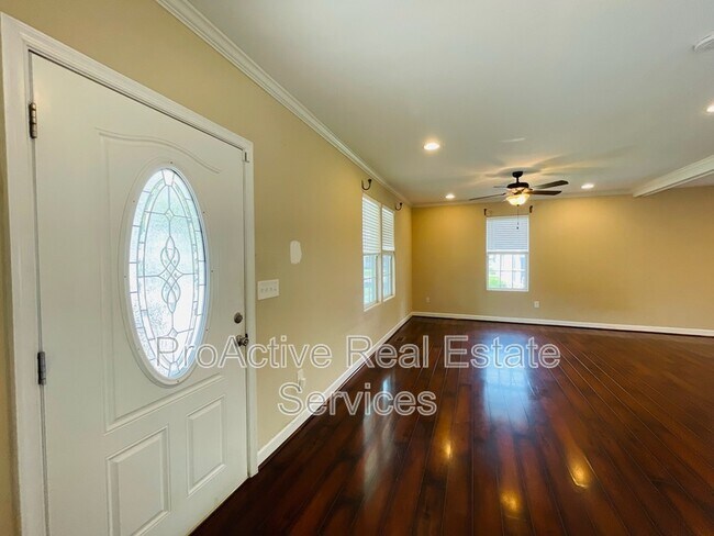 Foto del edificio - 1818 Canton Ave