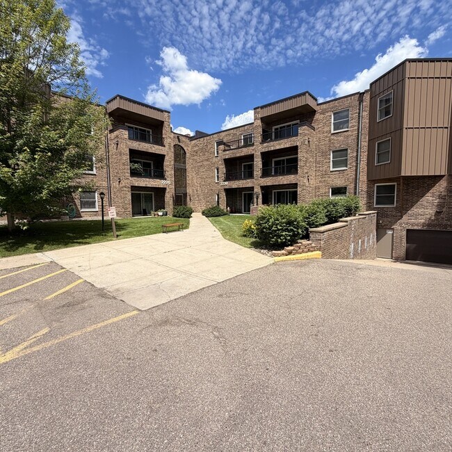 Foto del edificio - 2210 Midland Grove Rd