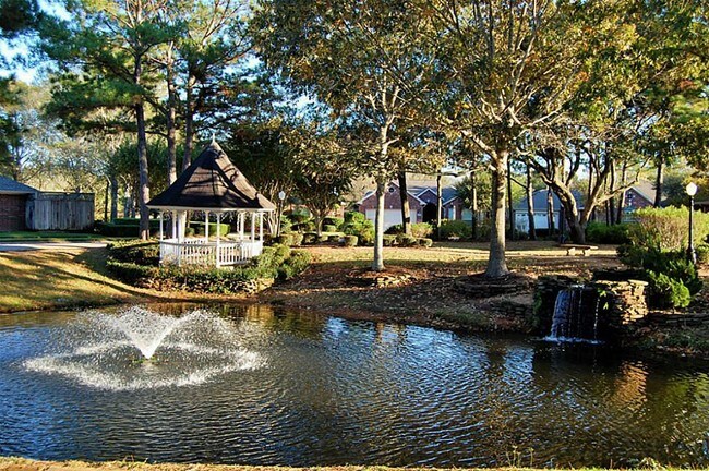 Building Photo - 322 Pine Creek Dr