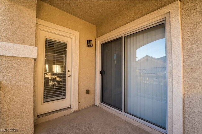 Foto del edificio - 5855 Valley Dr