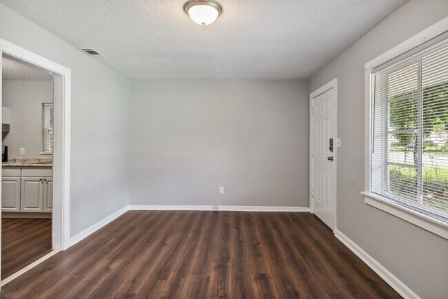 Foto del edificio - Large 3BR/1BA Near Ardsley Park House For Rent