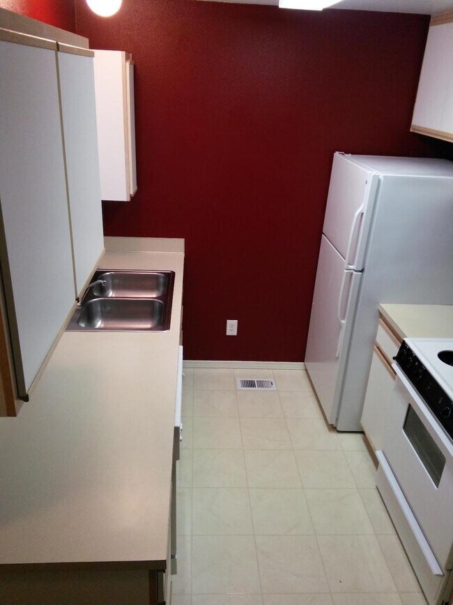 Foto del edificio - 479 NE Conifer Blvd