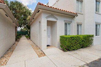 Building Photo - 11022 Legacy Dr