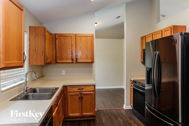 Building Photo - 1229 Wyoming Dr SE