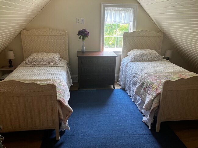 Foto del edificio - 130 Sarah Dr