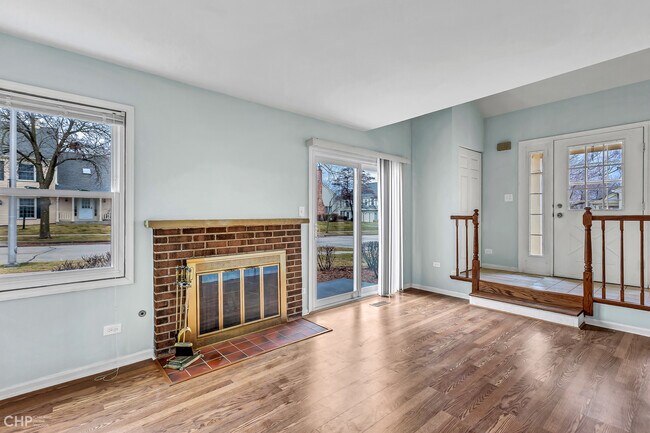 Building Photo - 2621 College Hill Cir