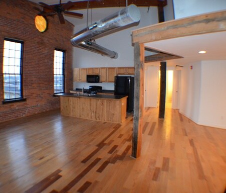 Primary Photo - 265 N Queen St