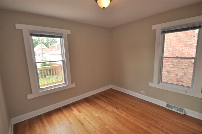 Foto del edificio - 3328 N Osage Ave