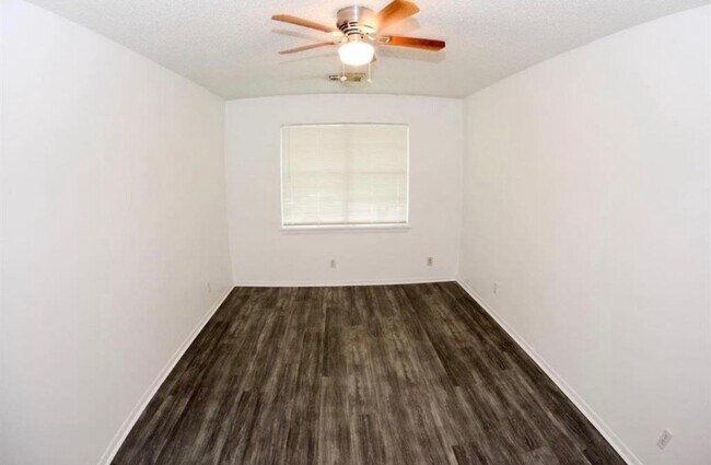 Foto del edificio - 4510 Pecan Park Cir