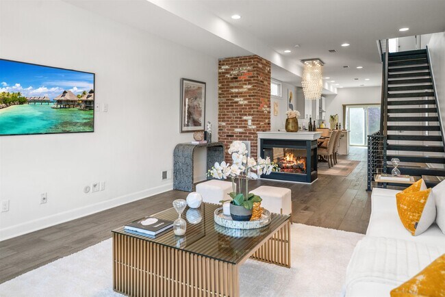 Foto del edificio - 627 Gregory Ave