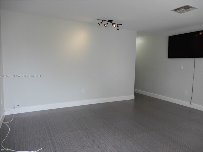 Building Photo - 2 br, 2 bath House - 11549 SW 4th St