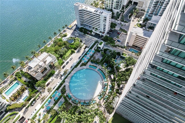 Foto del edificio - 650 NE 32nd St