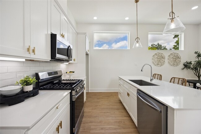 Foto del edificio - 835 Rachel St