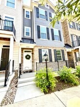 Building Photo - 1042 Old Trail Dr